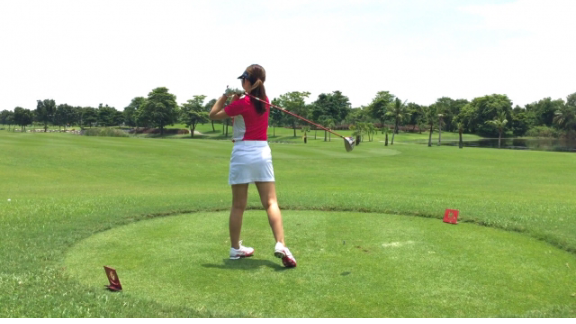 スイング中の前傾姿勢をキープして体の起き上がりを防ぐポイント